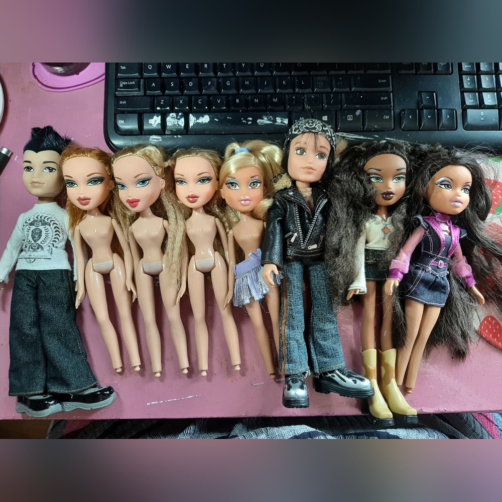 Bratz Lot *ON HOLD UNTIL DEC. 22TH*
